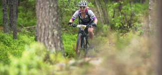 21474791 Female Mtb Rider In The Lush Forest At Lida Loop In The