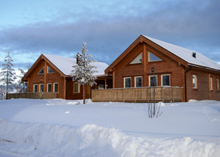 Stuga i vackert vinterlandskap i Blåbärsbyn i Orsa Grönklitt