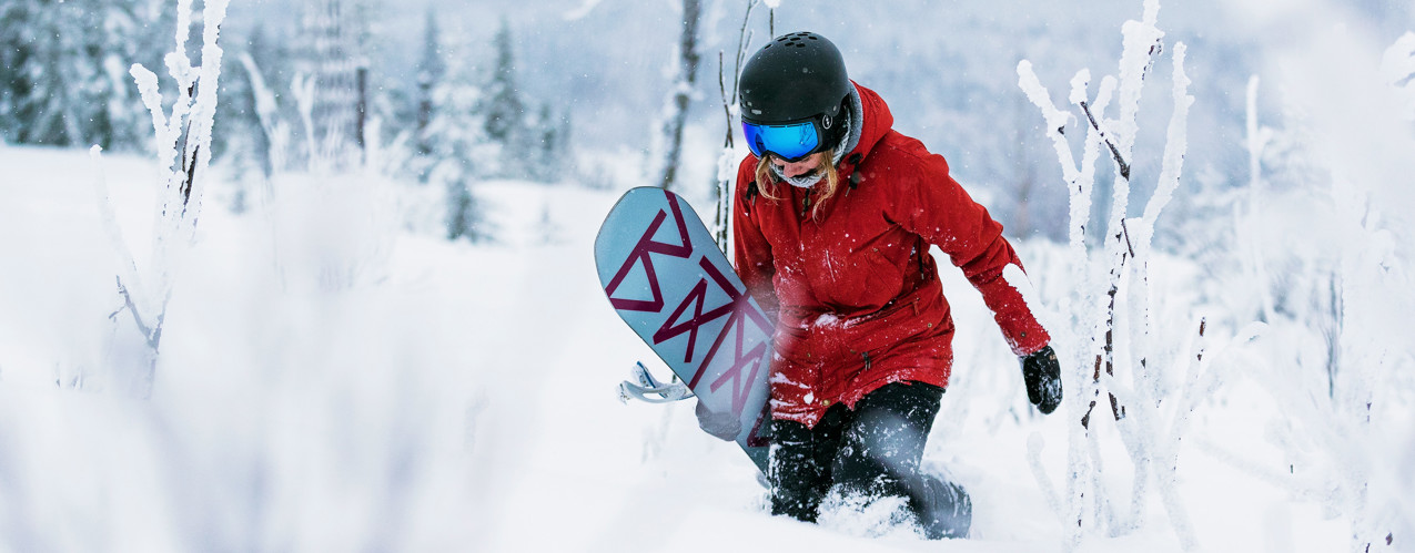 Snowboardåkande tjej i Orsa Grönklitt