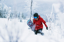 Snowboardåkande tjej i Orsa Grönklitt