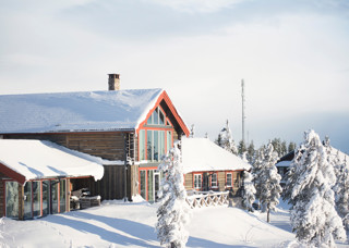Limbygården i Orsa Grönklitt i vitt vinterlandskap