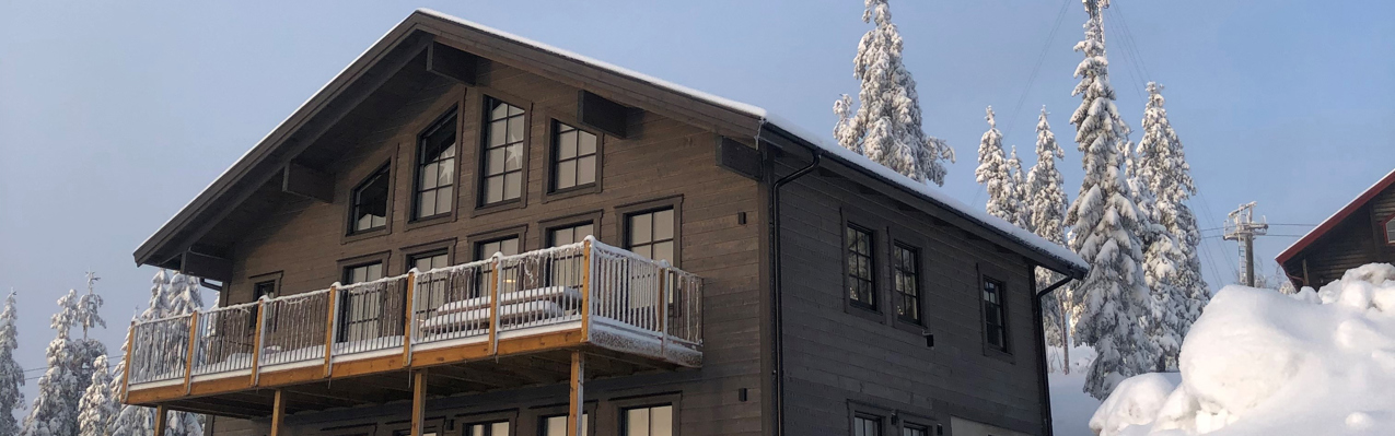 Lägenhet i vinterskrudd i Skogsbyn i Orsa Grönklitt
